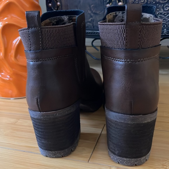 Women Booties Size 7.5 Kork New Without Tag Block Heel Very Comfortable Brown - Picture 3 of 13